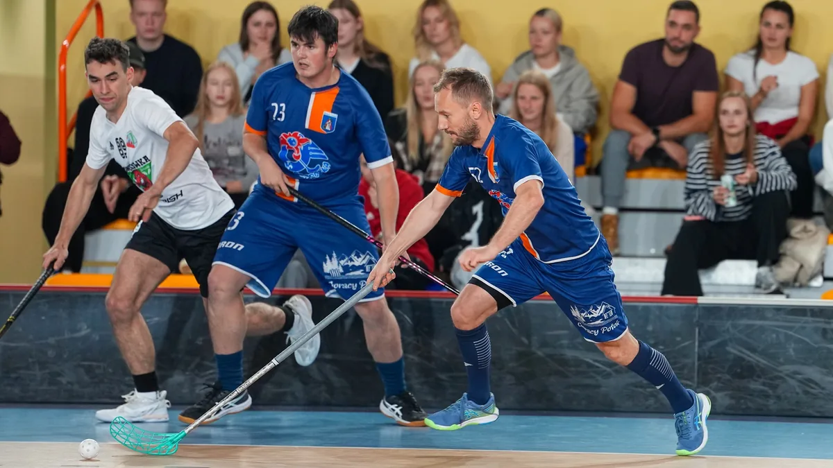 Łochów vs Szarotka: Starcie z niepokonanym liderem na otwarcie roku